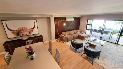 Cape Winelands Cabin | Pearl Valley Golf Lodge - loadshedding free