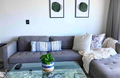 Hillhead Apartment | Pebble Beach Sea Views