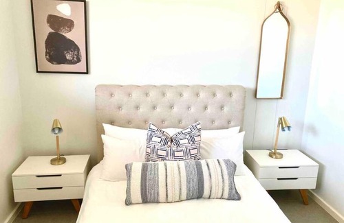 Hillhead Apartment | Pebble Beach Sea Views