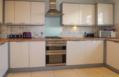 Worthing Cottage | PEBBLE HOUSE, pet friendly, character holiday cottage in Worthing