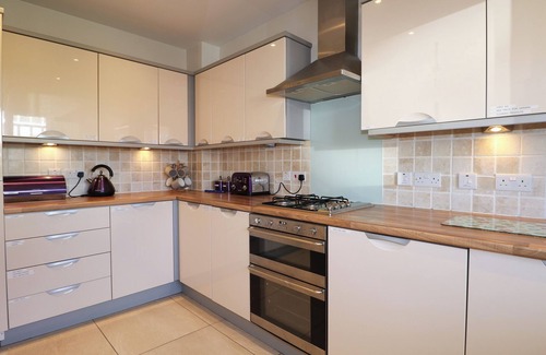 Worthing Cottage | PEBBLE HOUSE, pet friendly, character holiday cottage in Worthing