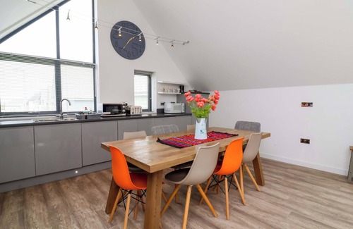 Westleigh Cottage | PEBBLE RIDGE VIEW, pet friendly, with hot tub in Westward Ho!