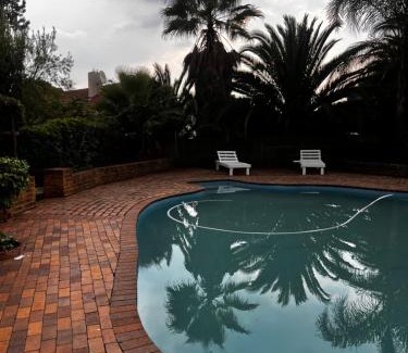 Kempton Park House | PebetseLuxury Holiday home