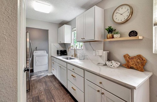 Nacogdoches House | Pecan Park Cottage -nClose to SFA + Downtown NAC