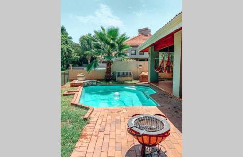 Hartbeespoort Villa | Pecanwood Golf Estate Home - Hartbeespoort