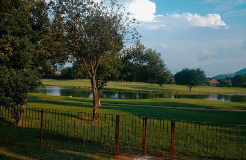 Hartbeespoort Villa | Pecanwood Golf Estate Home - Hartbeespoort