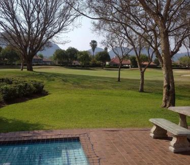 Hartbeespoort House | Pecanwood Haven Hartbeesport Dam