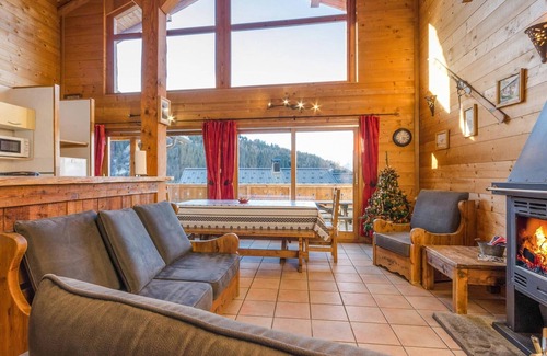 Peisey-Nancroix Ski Chalet | Peisey Chalet with Balcony Views