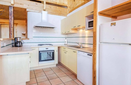 Peisey-Nancroix Ski Chalet | Peisey Chalet with Balcony Views