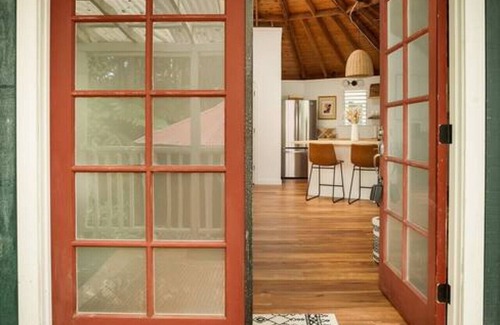 Volcano Cottage | Pele Cottage - Volcano Village Retreat