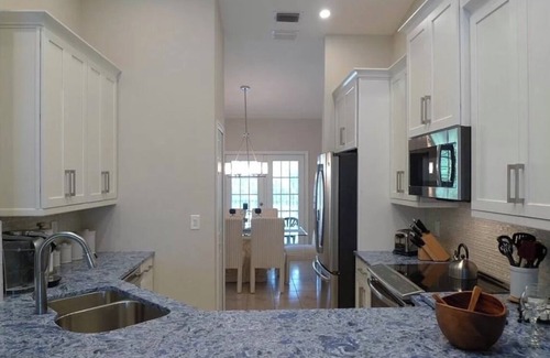 Pelican Bay Condo | Pelican Bay 3-bedroom condo in lovely Naples with AC, WiFi pool beach amenities
