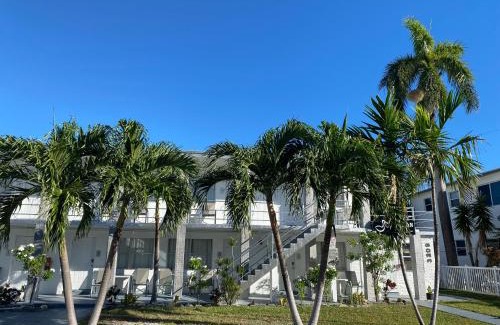 Pompano Beach Hotel | Pelican By The Sea
