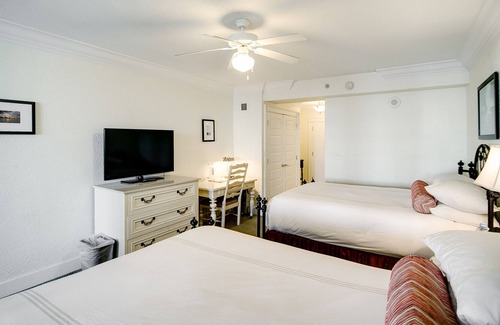 East Fort Lauderdale Resort | Pelican Grand-Right on ocean! 2 Queen Beds - Best unit in the Resort !!