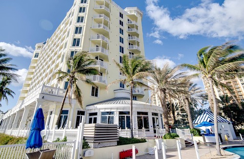 East Fort Lauderdale Resort | Pelican Grand-Right on ocean! 2 Queen Beds - Best unit in the Resort !!