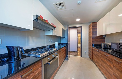 Dubai Marina Apartment | Pelican Stay – Full Marina and Pool View