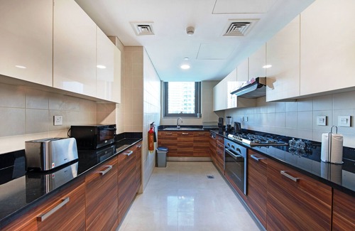 Dubai Marina Apartment | Pelican Stay – Full Marina and Pool View
