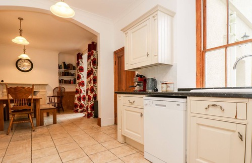 Mevagissey House | PENARE HOUSE, pet friendly, country holiday cottage in Mevagissey