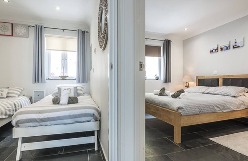 Pendine Apartment | Pendine Heights - 2 Bedroom Apartment