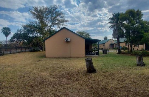 Bela-Bela Apartment | Pendleberry Groove Holidays (Unit 2)