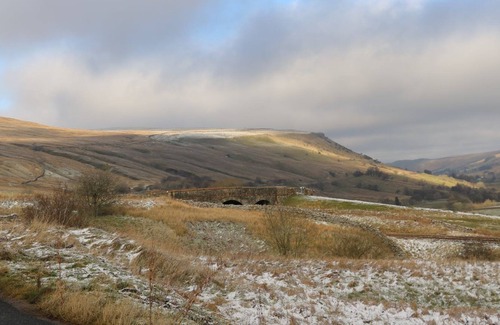 Kirkby Stephen Apartment | PENDRAGON, character holiday cottage, with hot tub in Kirkby Stephen