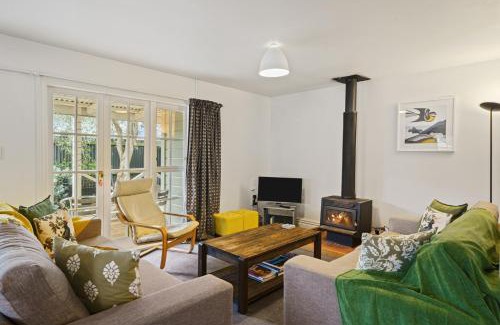Martinborough House | Pendreigh Cottage - Martinborough Holiday Home