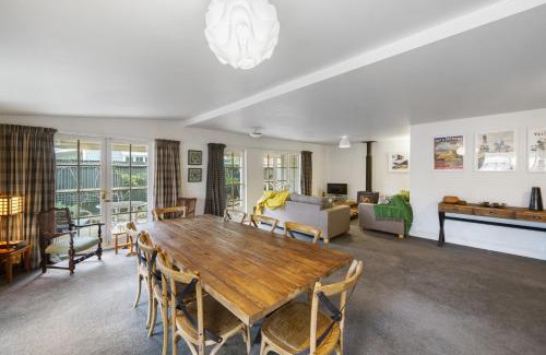 Martinborough House | Pendreigh Cottage - Martinborough Holiday Home