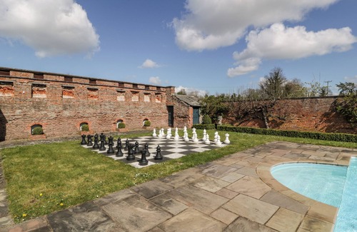 Saint Owens Cross Cottage | PENGETHLEY MANOR HOUSE, pet friendly, with pool in Peterstow