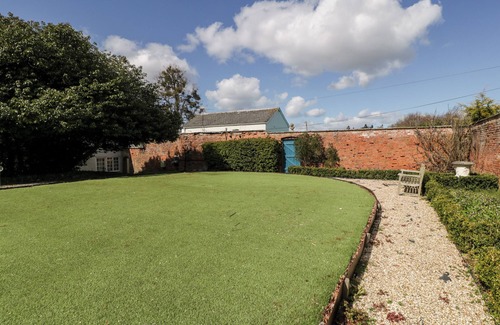 Saint Owens Cross Cottage | PENGETHLEY MANOR HOUSE, pet friendly, with pool in Peterstow