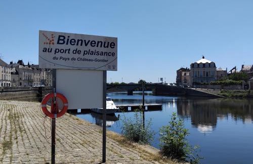 Chateau-Gontier Boat Rental | Penichette cosy couple famille amis ouvriers