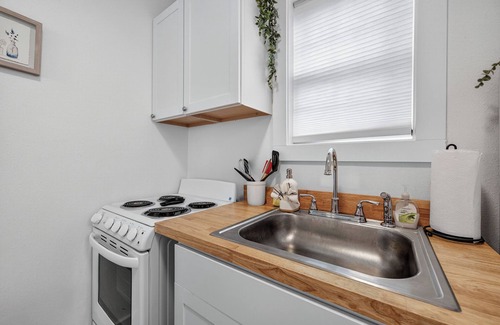 South Pensacola Cottage | Pensacola Cozy Studio