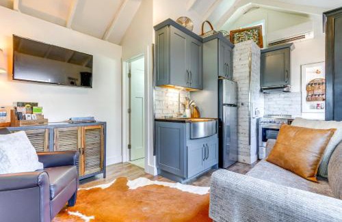 East Hill Apartment | Pensacola Studio Bungalow Less Than 1 Mi to Bayview Park!