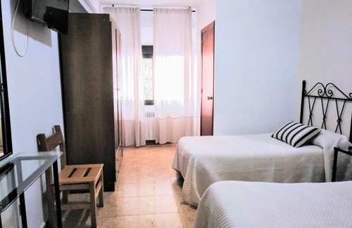 Seron House | Pensión Cuadrado