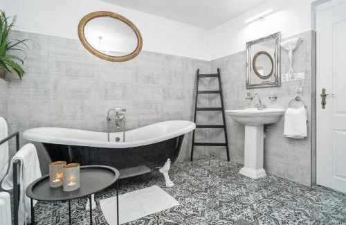 Vetrni House | Pension a restaurace Regina