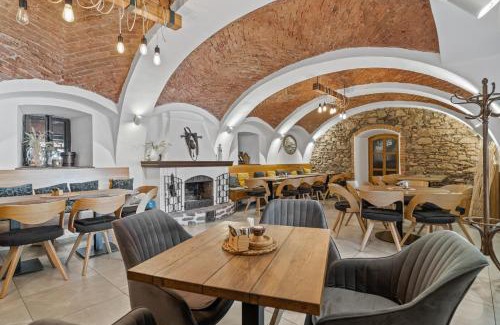Vetrni House | Pension a restaurace Regina
