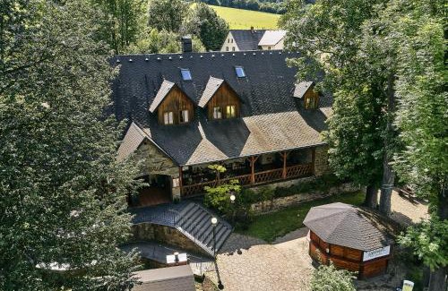 Lipova-Lazne House | Pension Restaurant Bobrovník