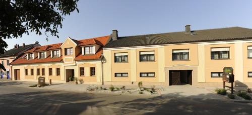Illmitz House | Pension zur Sonne