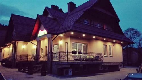 Lapsze Nizne House | Pensjonat i Restauracja Nowak