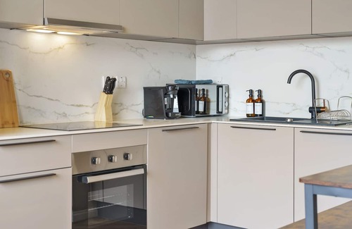 West Ealing Apartment | Penthouse 2, Spacious and cozy 2 bedroom, 1 Bathroom.