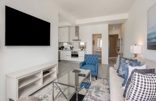Seven Mile Beach Apartment | Penthouse 2BR/2BTH Apt/w Rooftop Pool Near Beach