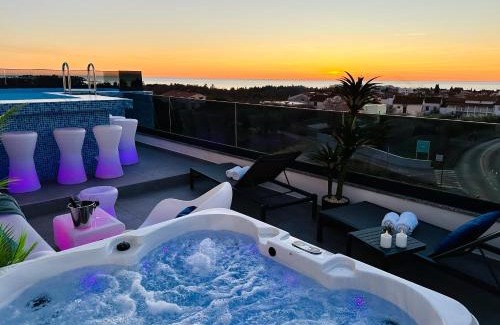 Mali Maj Apartment | Penthouse Blue Horizon- a luxury penthouse with infinity pool, hot tub and sea views!