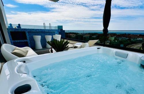 Mali Maj Apartment | Penthouse Blue Horizon- a luxury penthouse with infinity pool, hot tub and sea views!