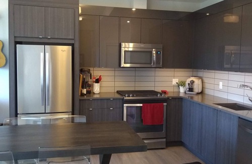 Inglewood Condo | Penthouse in trendy Inglewood