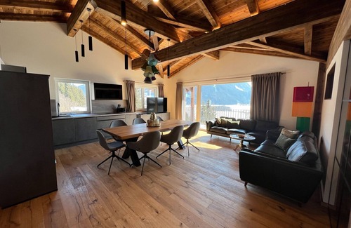 Schonbach Apartment | Penthouse in Wildkogel with Mountain Views