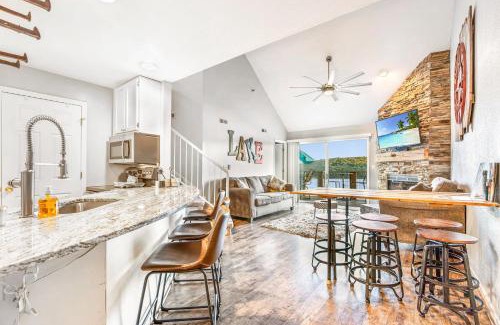 Kaiser House | Penthouse Living In The Heart of the State Park