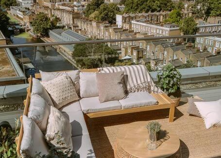 Hoxton Apartment | Penthouse. Roof Terrace. Shoreditch. AC