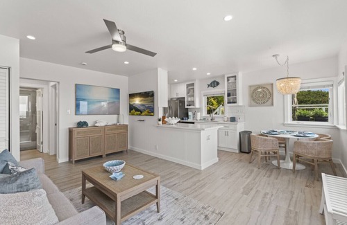 Laguna Beach Apartment | Penthouse! Steps from Victoria Beach, 180 degree ocean views!