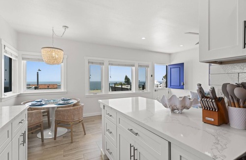 Laguna Beach Apartment | Penthouse! Steps from Victoria Beach, 180 degree ocean views!
