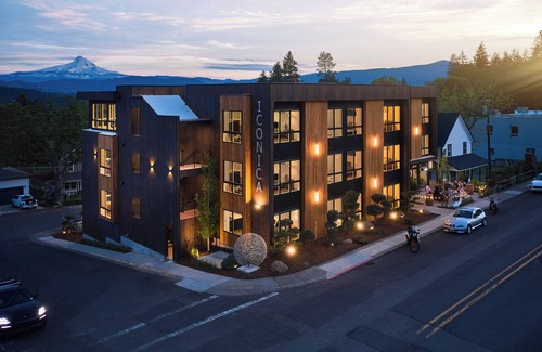 White Salmon Apartment | Penthouse studio suite, downtown White Salmon, suite 15