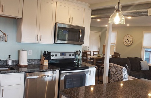 Sylvan Beach Apartment | Penthouse Suite in the heart Sylvan Beach Resort