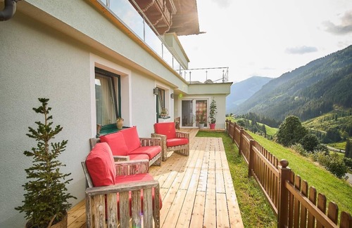Hinterglemm Apartment | "Penthouse suite" with hot tub